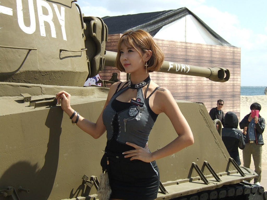 韩国顶级Showgirl许允美 釜山坦克世界 2